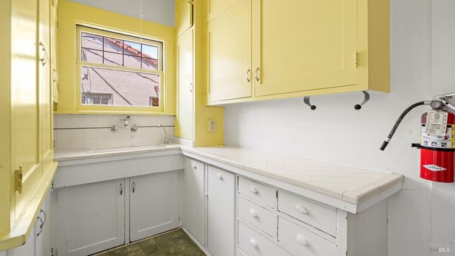 563 Jefferson St, Napa, CA 94559