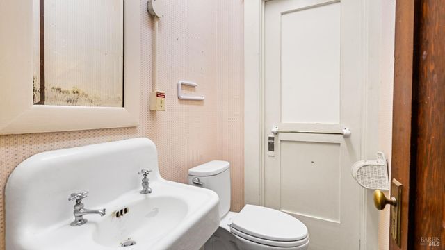 563 Jefferson St, Napa, CA 94559