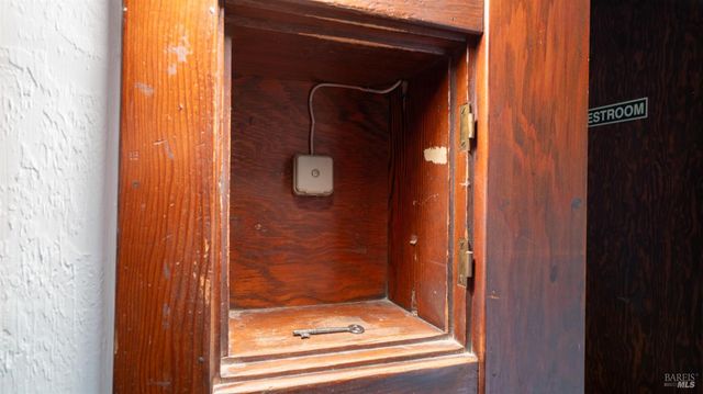 563 Jefferson St, Napa, CA 94559