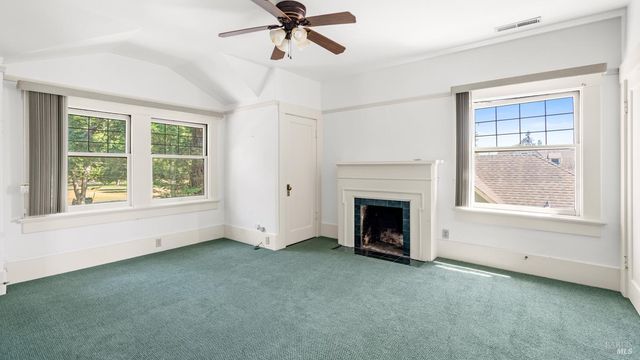 563 Jefferson St, Napa, CA 94559