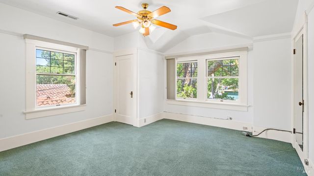 563 Jefferson St, Napa, CA 94559