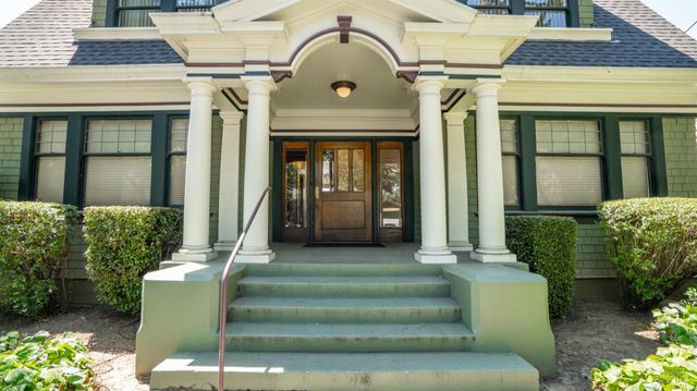 563 Jefferson St, Napa, CA 94559