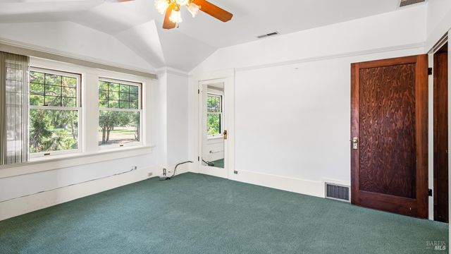 563 Jefferson St, Napa, CA 94559