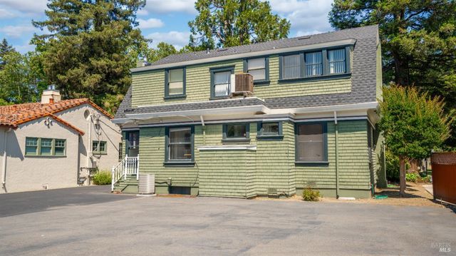 563 Jefferson St, Napa, CA 94559