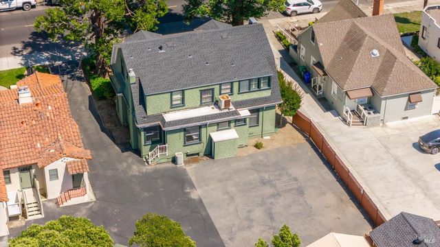 563 Jefferson St, Napa, CA 94559