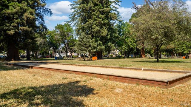 563 Jefferson St, Napa, CA 94559