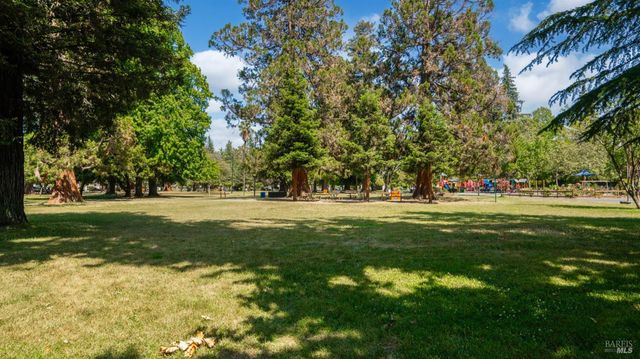 563 Jefferson St, Napa, CA 94559