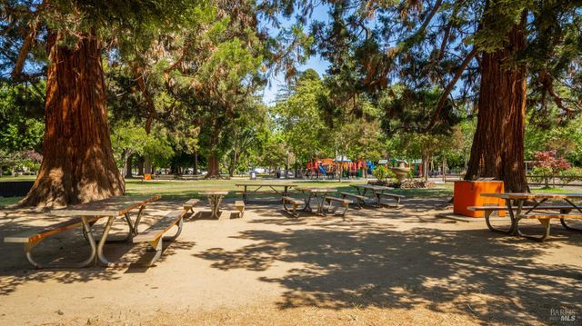 563 Jefferson St, Napa, CA 94559