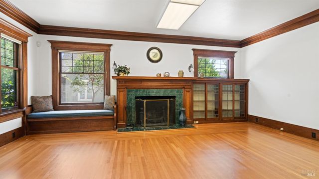 563 Jefferson St, Napa, CA 94559