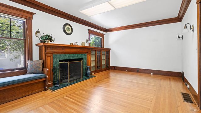 563 Jefferson St, Napa, CA 94559