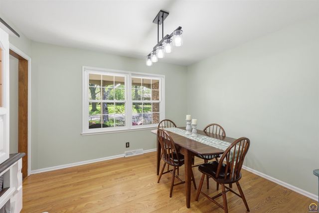 2865 SW Jewell AVE, Topeka, KS 66611