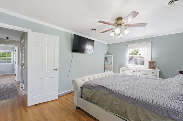 2865 SW Jewell AVE, Topeka, KS 66611