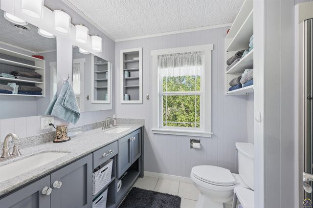 2865 SW Jewell AVE, Topeka, KS 66611