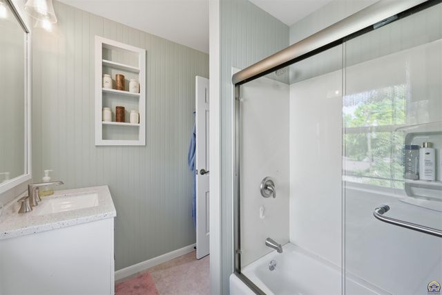 2865 SW Jewell AVE, Topeka, KS 66611