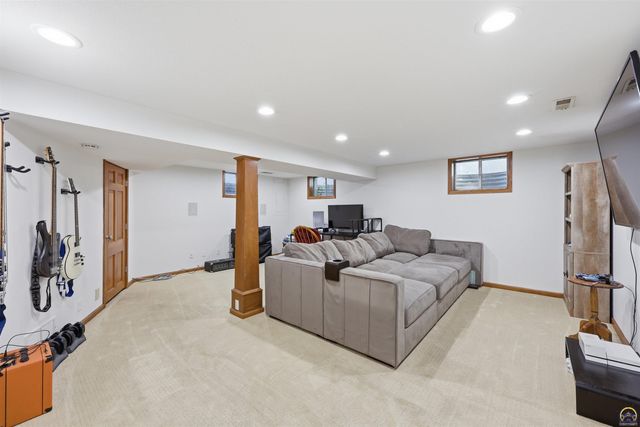 2865 SW Jewell AVE, Topeka, KS 66611