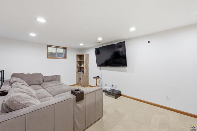 2865 SW Jewell AVE, Topeka, KS 66611