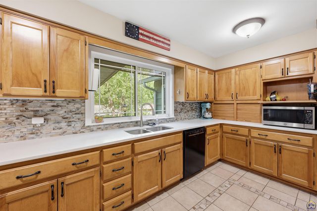 2865 SW Jewell AVE, Topeka, KS 66611