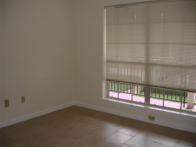 14333 Memorial Drive 41, Houston, TX 77079