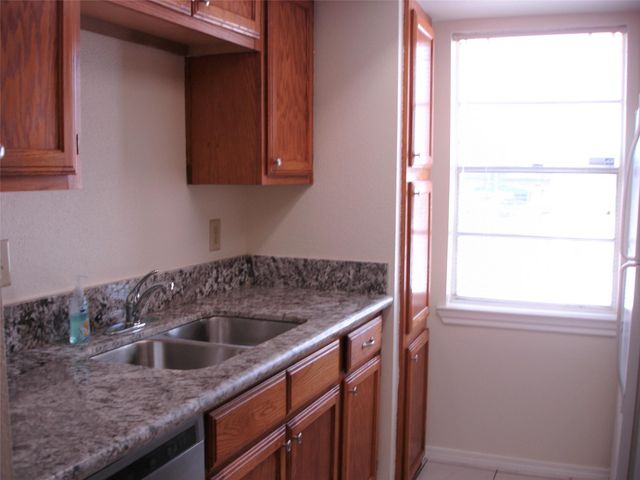 14333 Memorial Drive 41, Houston, TX 77079