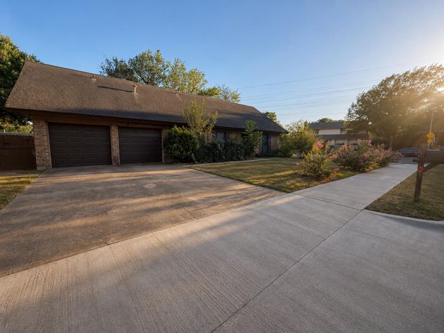 305 Starbright DR, Austin, TX 78745