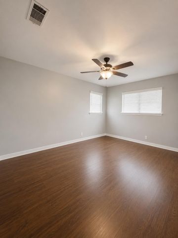 305 Starbright DR, Austin, TX 78745