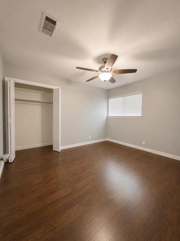 305 Starbright DR, Austin, TX 78745