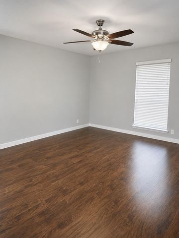 305 Starbright DR, Austin, TX 78745