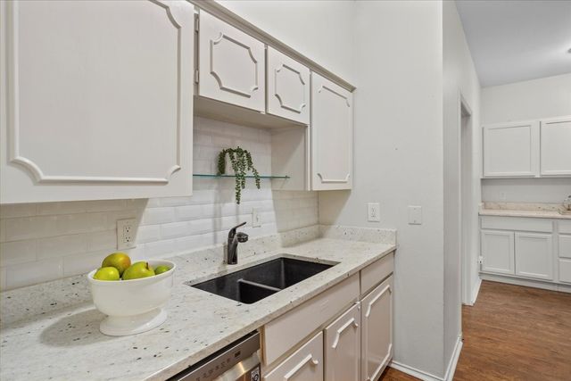 4312 Bellaire Drive S 141, Fort Worth, TX 76109