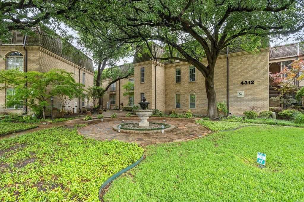 4312 Bellaire Drive S 141, Fort Worth, TX 76109