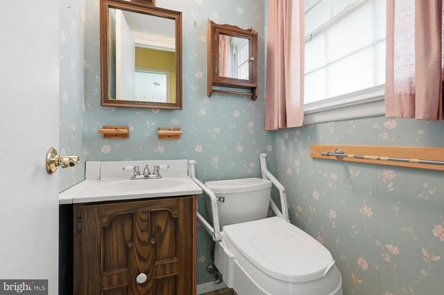 7 WHEATFIELD DR, Wilmington, DE 19810