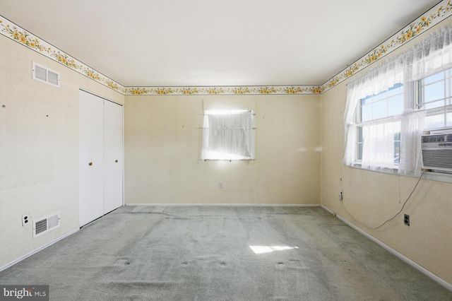 7 WHEATFIELD DR, Wilmington, DE 19810