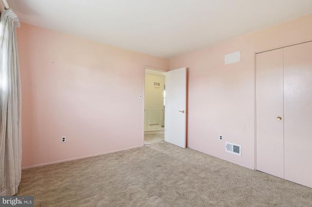 7 WHEATFIELD DR, Wilmington, DE 19810