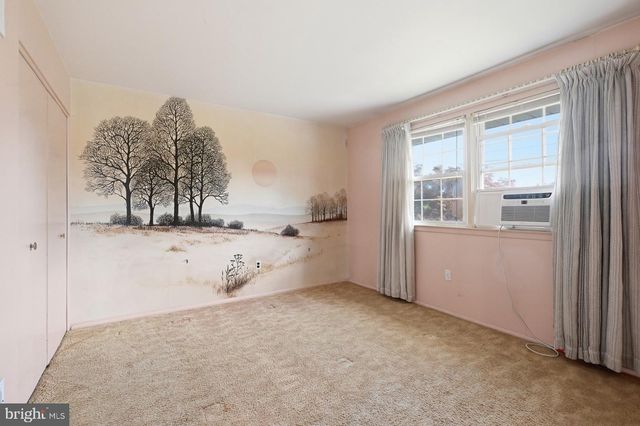 7 WHEATFIELD DR, Wilmington, DE 19810