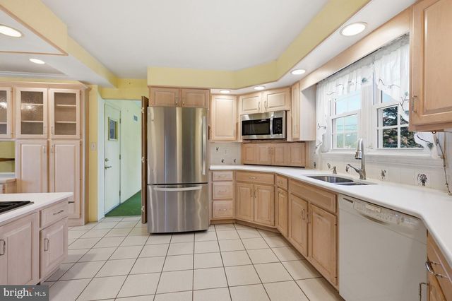 7 WHEATFIELD DR, Wilmington, DE 19810
