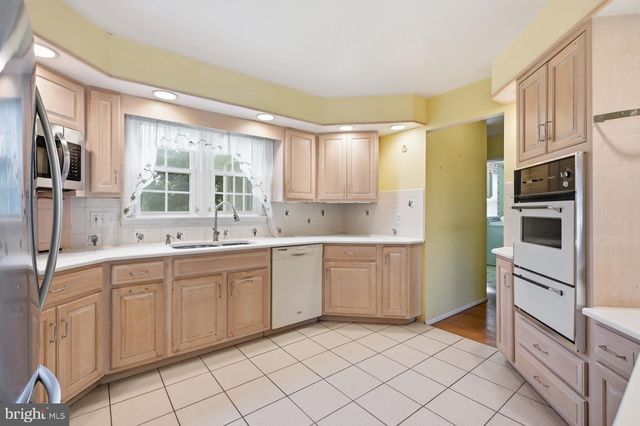 7 WHEATFIELD DR, Wilmington, DE 19810