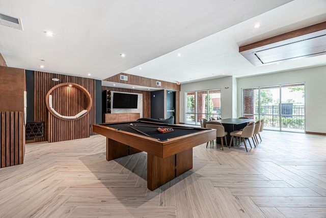 8877 Lakes At 610 Drive 379, Houston, TX 77054