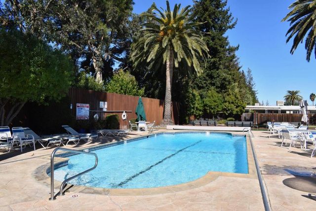 68 Palomar Real, Campbell, CA 95008