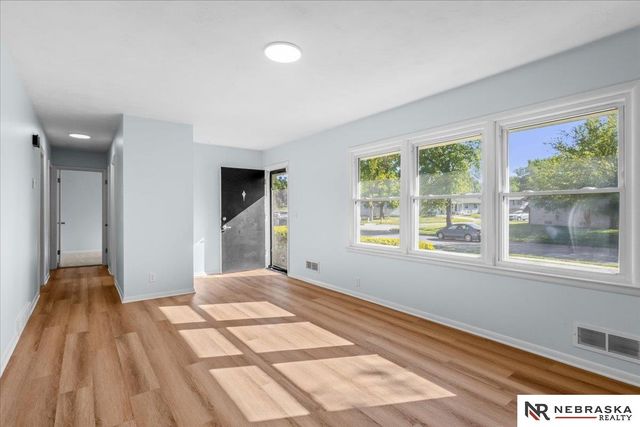 5008 N 64th Street, Omaha, NE 68104
