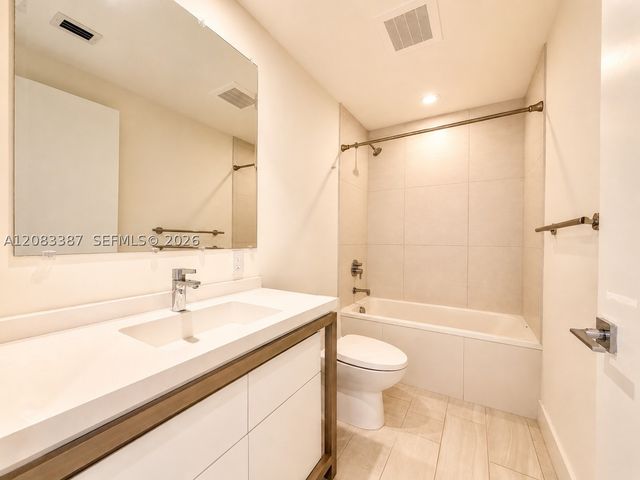 2000 metropica way 2208, Sunrise, FL 33323