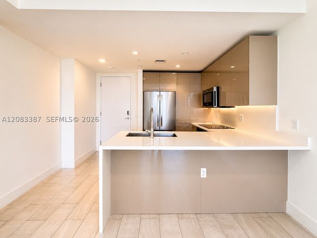 2000 metropica way 2208, Sunrise, FL 33323