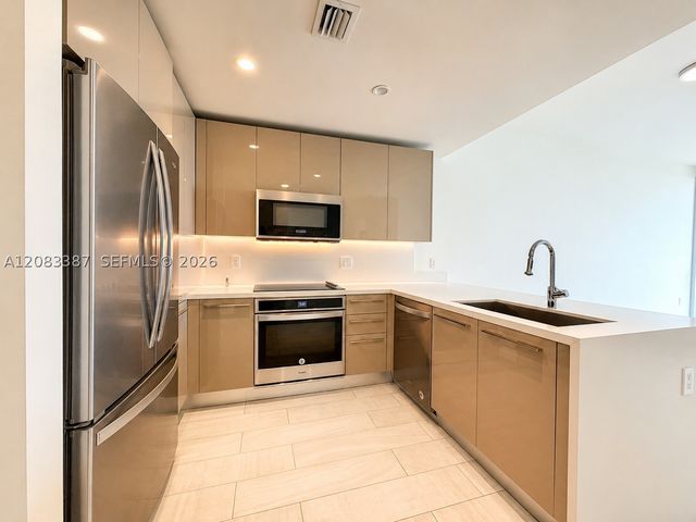 2000 metropica way 2208, Sunrise, FL 33323