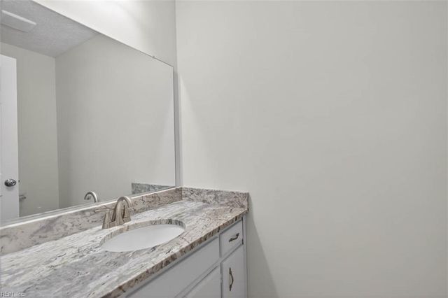 3 Calhoun ST, Hampton, VA 23669