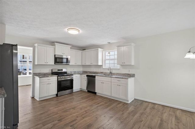 3 Calhoun ST, Hampton, VA 23669