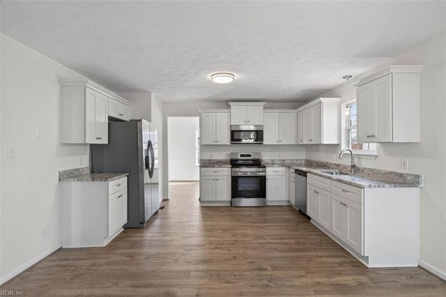 3 Calhoun ST, Hampton, VA 23669