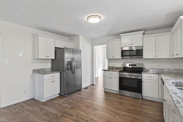 3 Calhoun ST, Hampton, VA 23669