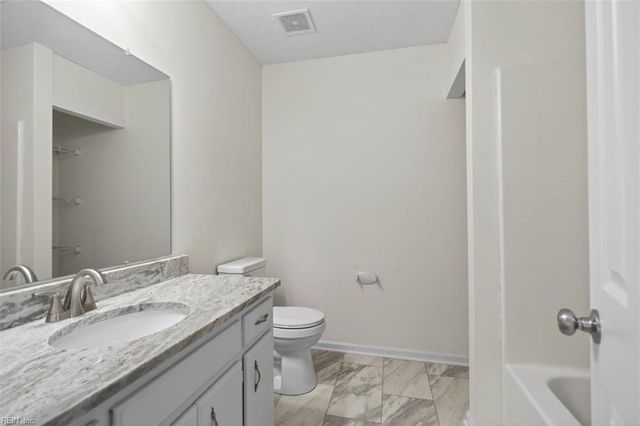 3 Calhoun ST, Hampton, VA 23669