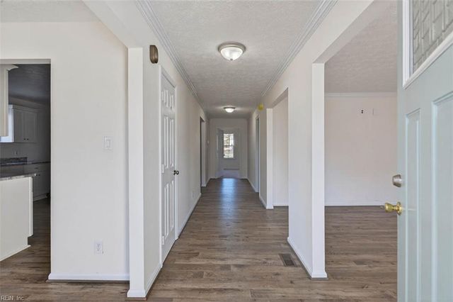 3 Calhoun ST, Hampton, VA 23669