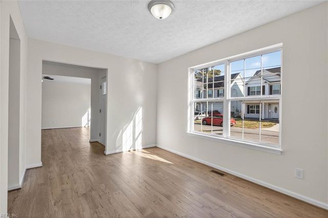 3 Calhoun ST, Hampton, VA 23669