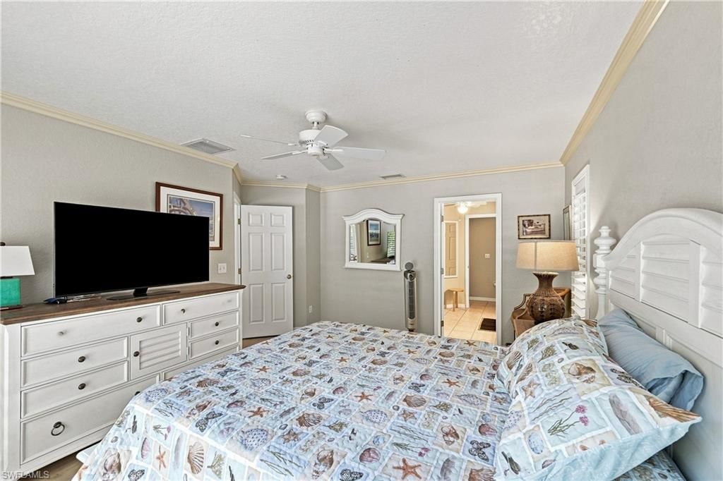 Image 15 of property listing at 1729 El Dorado PKWY W, Cape Coral, FL 33914