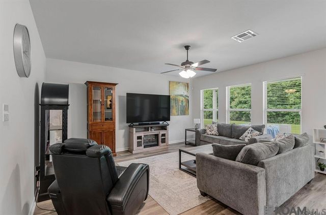 39110 Forestwood Ave, Gonzales, LA 70737